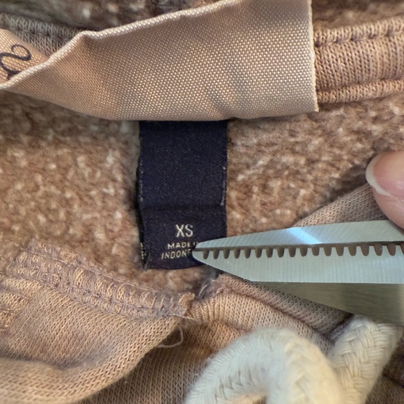 Universal Thread Taupe Women's Hoodie *GOOD USED CONDITION* - Picture 8 of 8